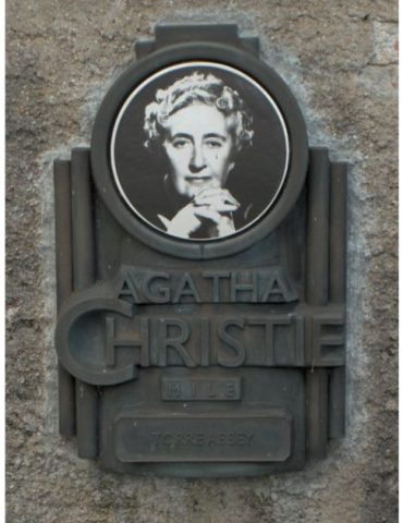 Agatha Christie - tablica pamiątkowa w Torquay (DP)