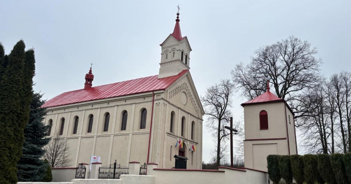 Kościół św. Mikołaja w Brzegach. Fot. Elżbieta Szlembarska, Julian Sutowicz