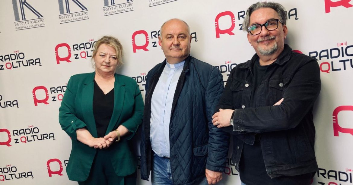 Elżbieta Karczewska, ks. Zbigniew Klepacz, Ireneusz Ślusarczyk. Fot. Edgar Wojtasiak