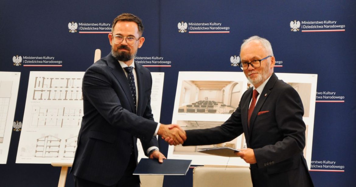 Podpisanie umowy. Fot. NAC