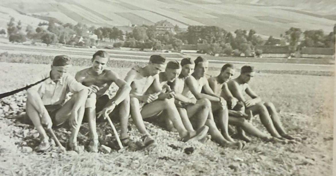1942 - pracownicy Budienstu w Staniowicach (junacy). Fot. Archiwum Gajówka